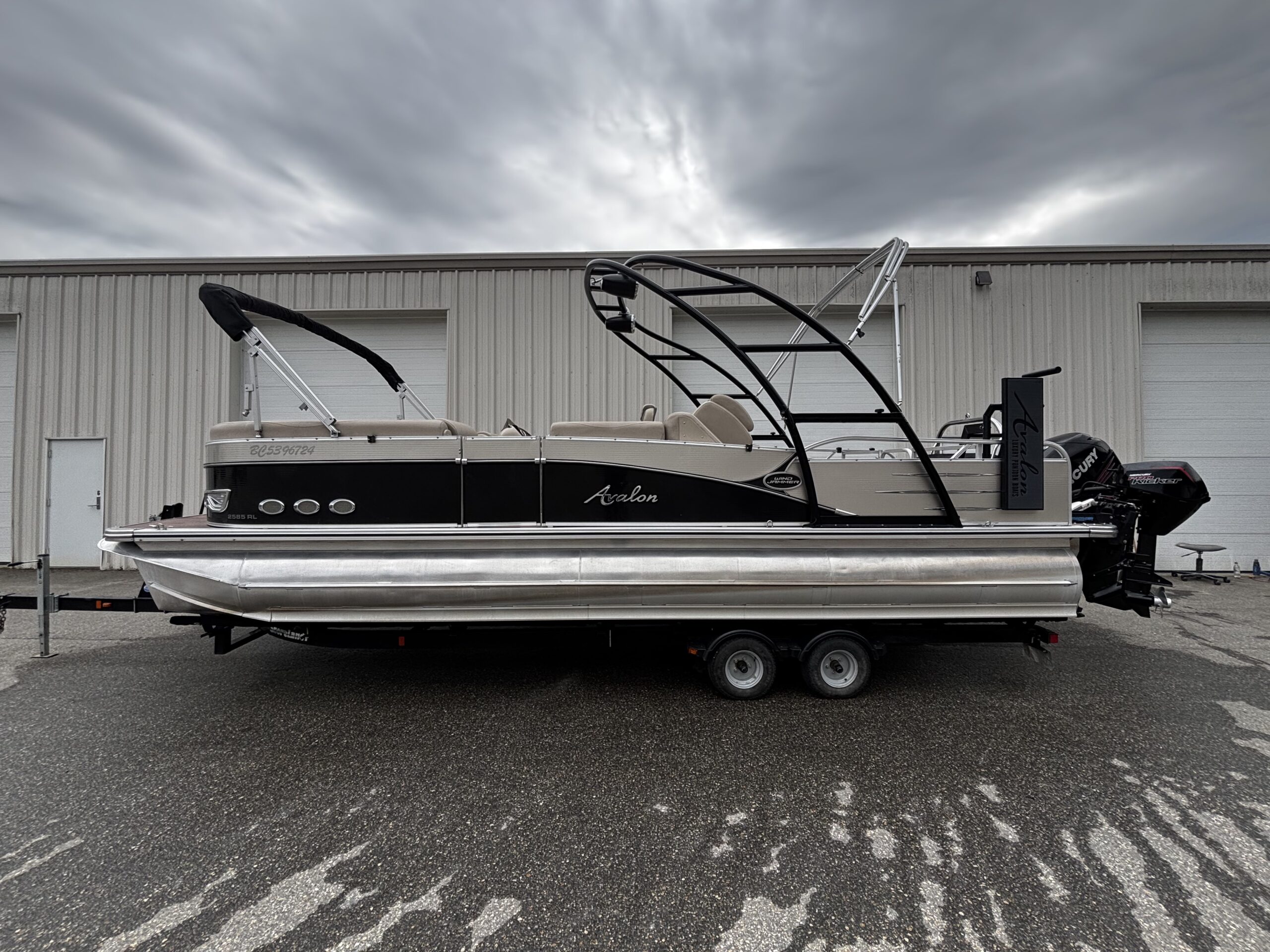 2016 Avalon 2585  Rear Lounger-image